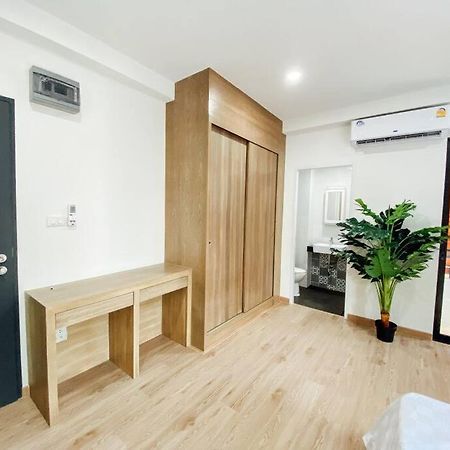 Gp House Apartment - Private Room Sukhumvit Bts Onnut 방콕 외부 사진